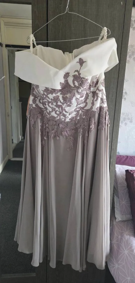 Stunning occasion dress - Image 3