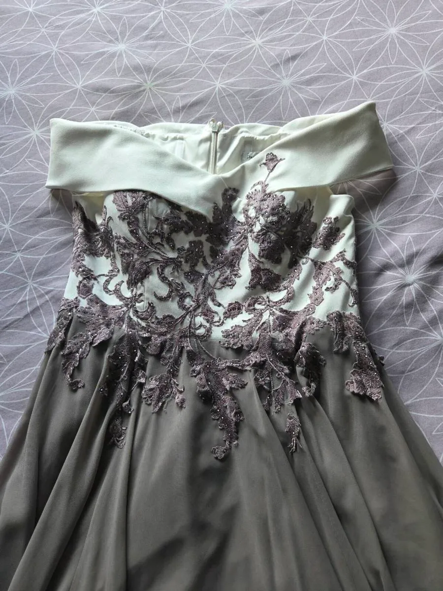 Stunning occasion dress - Image 1