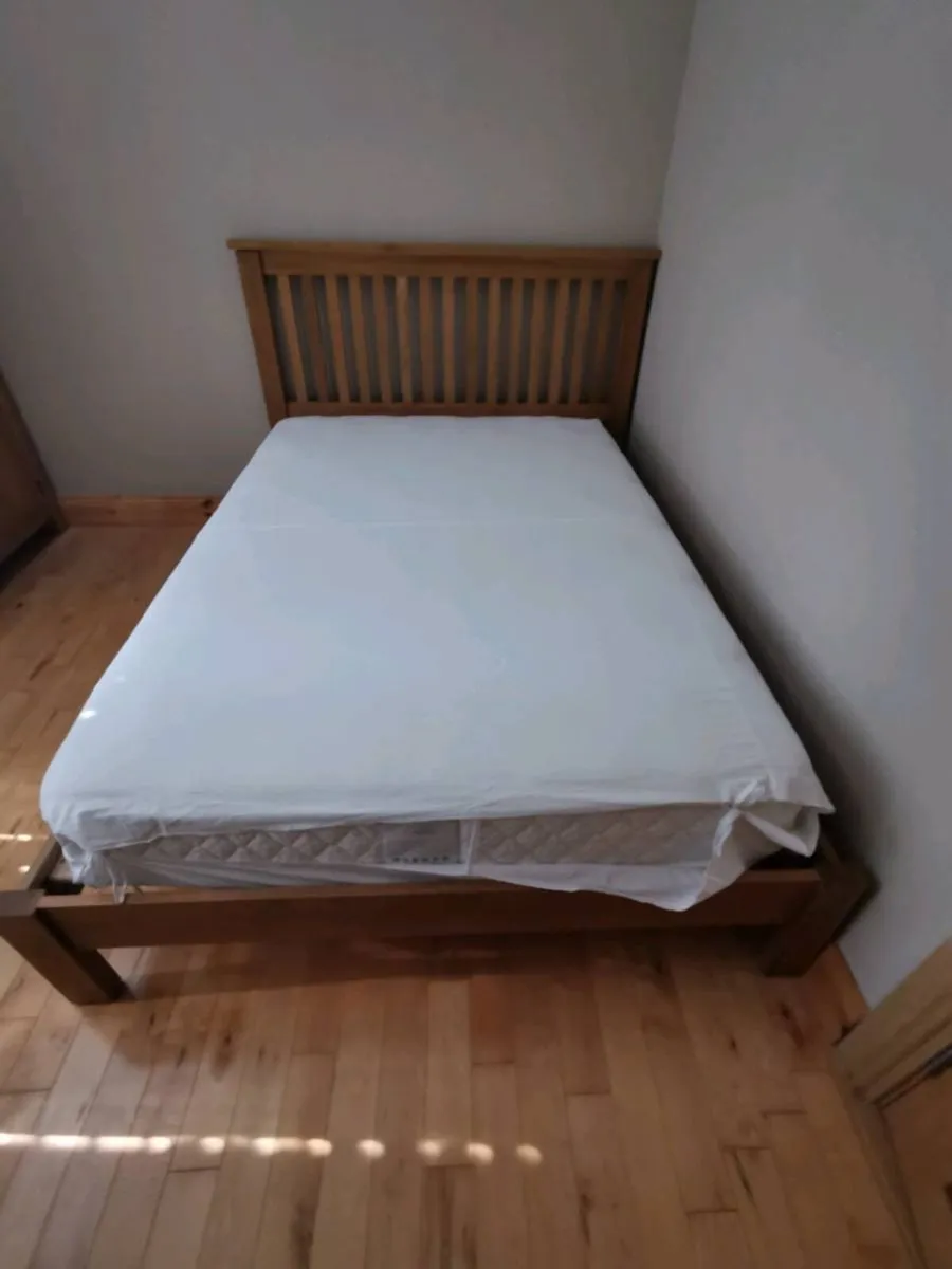 Double bed - Image 2