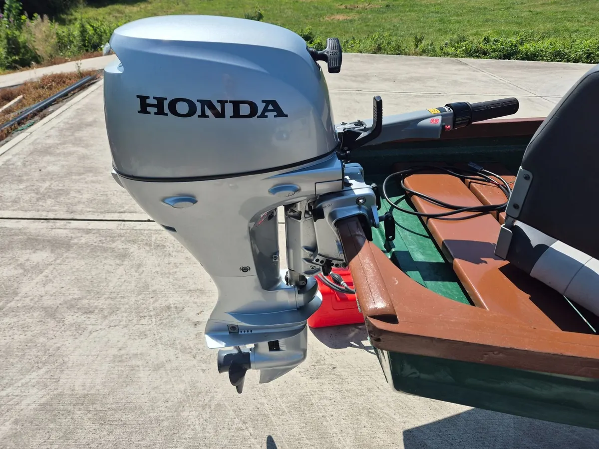 17ft boat with trailer and engine - Image 2