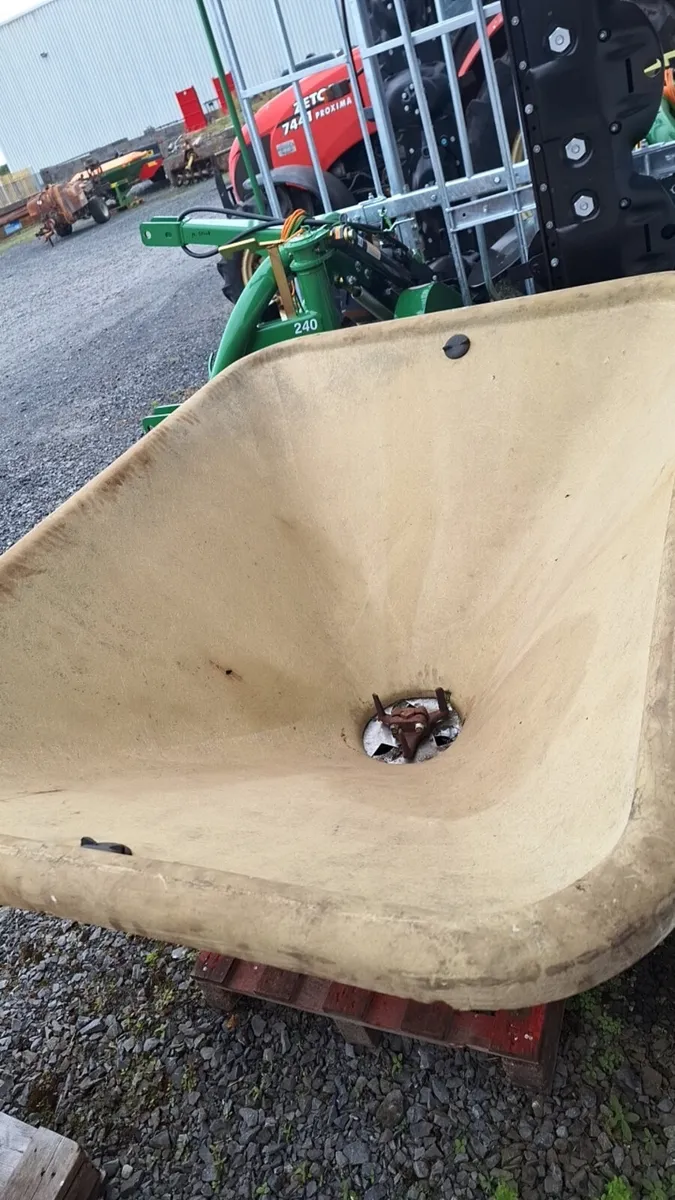 Abbey Super Spreader Fertiliser Spreader - Image 4