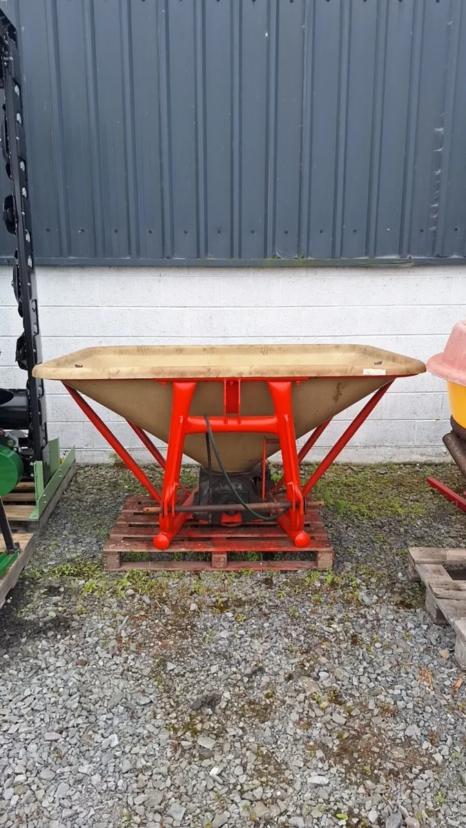 Abbey Super Spreader Fertiliser Spreader - Image 1