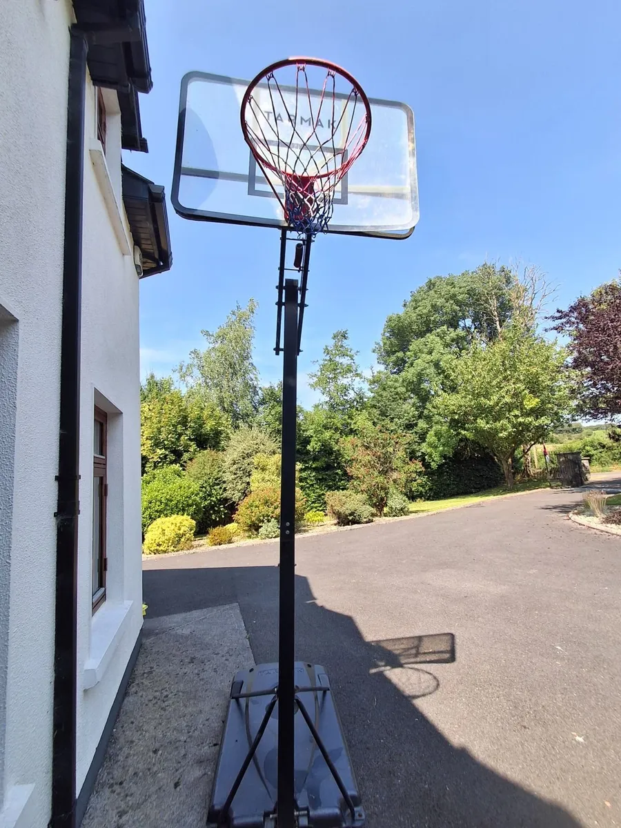 Basketball stand - Image 1