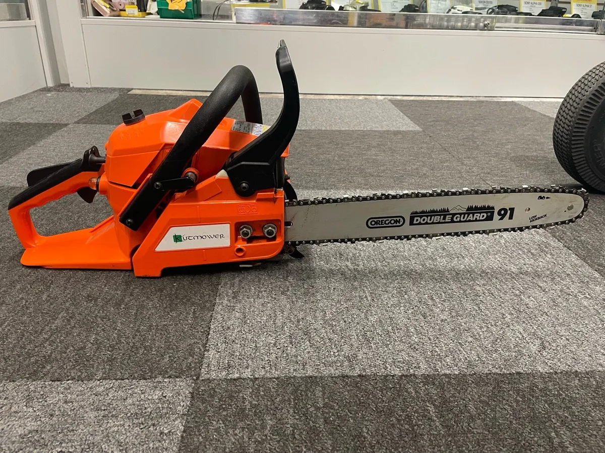 Kutmower chainsaw W/ Oregon 91 Chain - Image 4