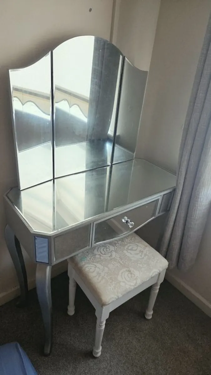 Vanity Table Dresser - Image 2
