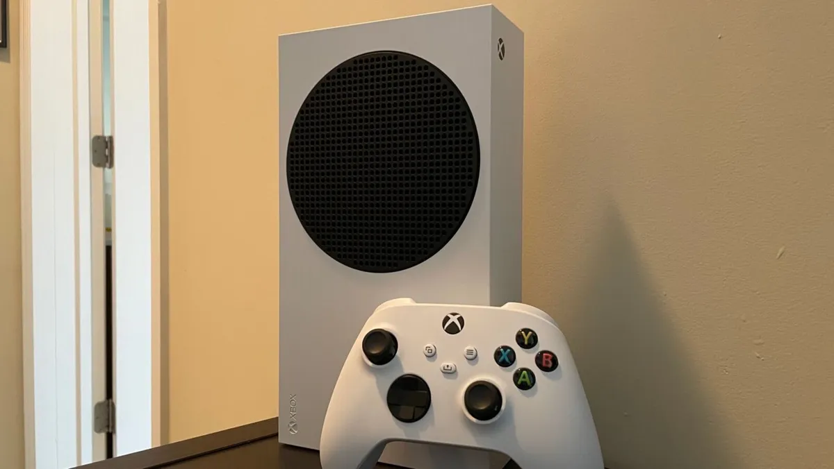 Xbox series s with controller - Image 1