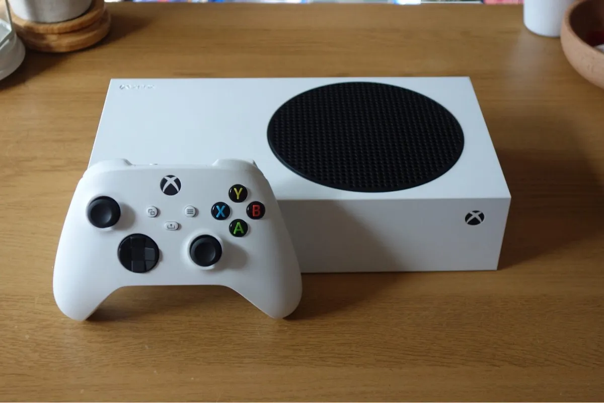 Xbox series s with controller - Image 2