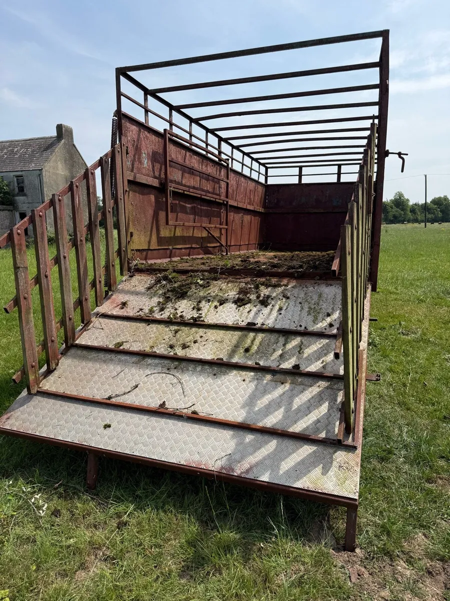 Cattle trailer tractor drawn - Image 2