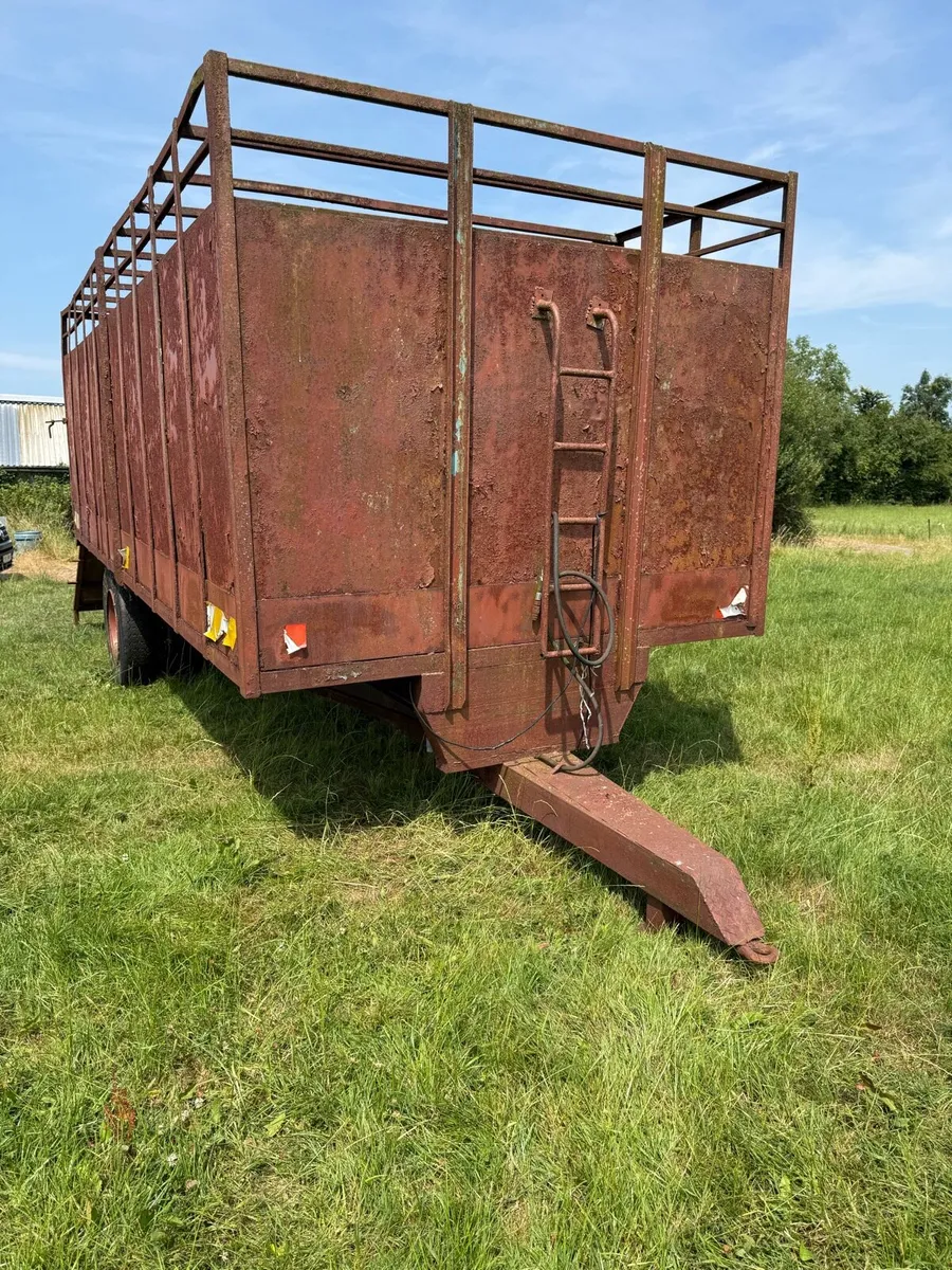 Cattle trailer tractor drawn - Image 1