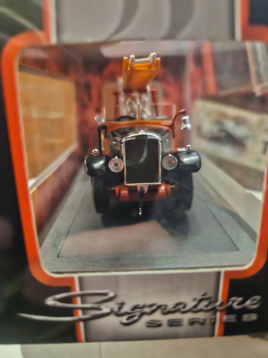 Corgi Road Signature Fire Engine - Image 2