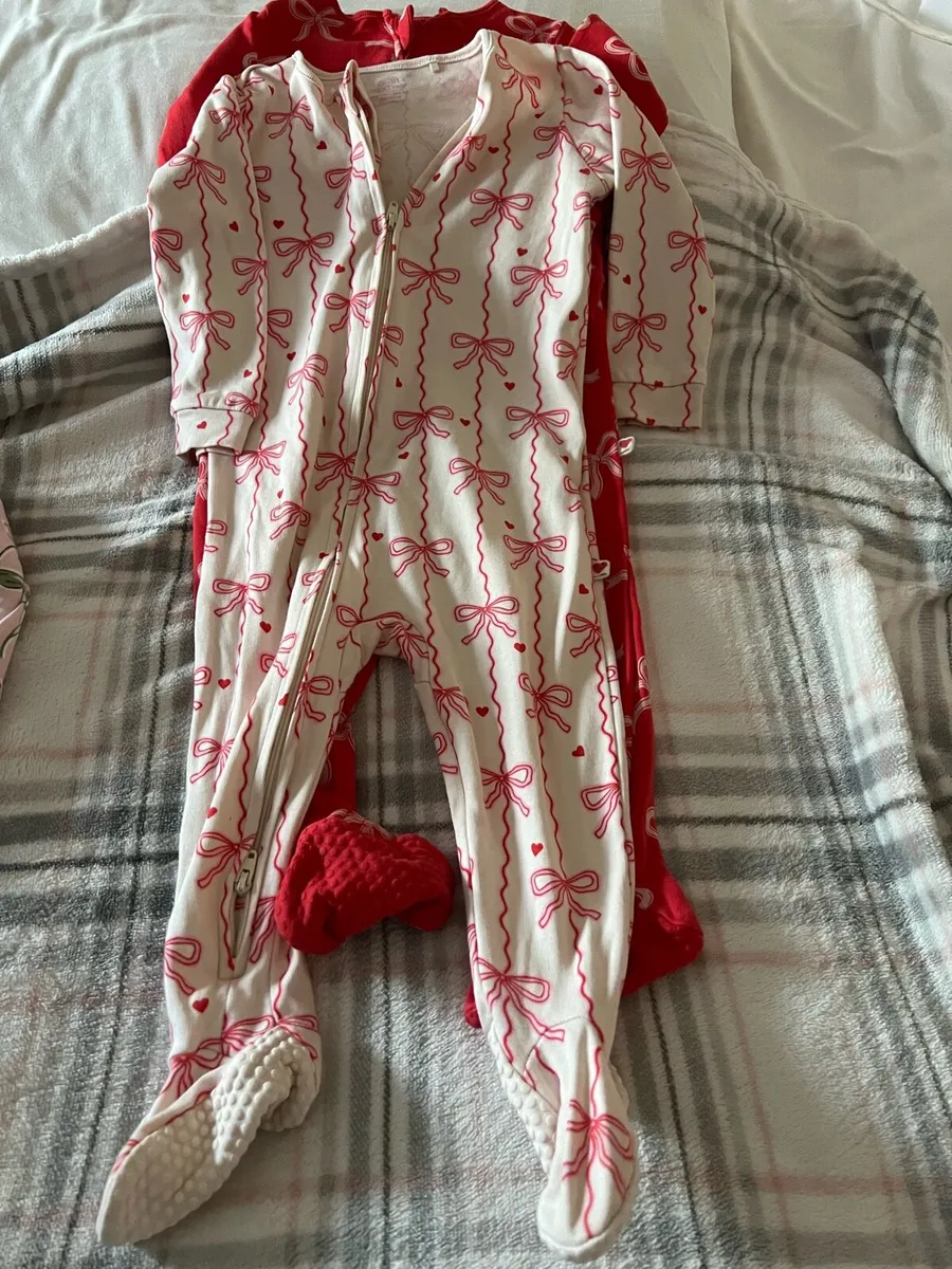 Girls set of two next sleeping suits 9/12 mths €4 - Image 4