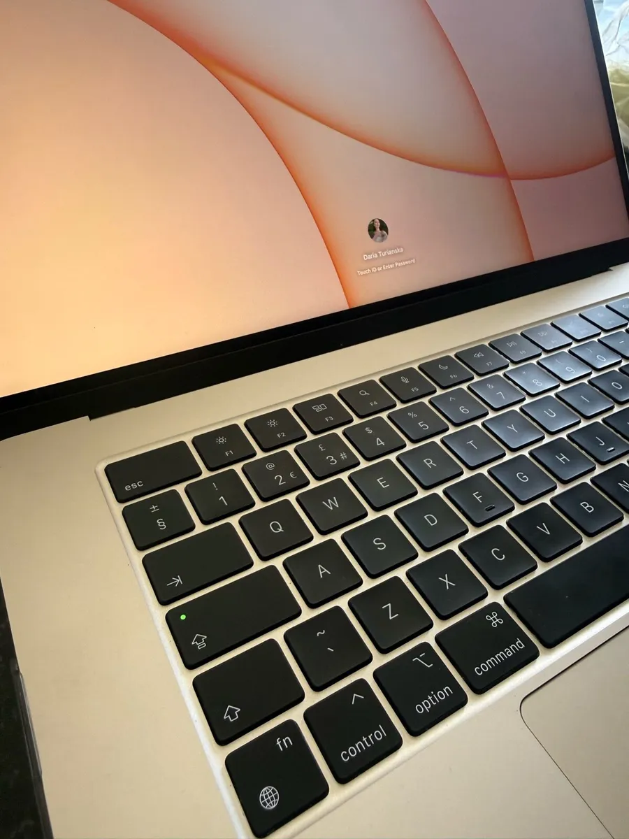 MacBook M3 15inch - Image 4