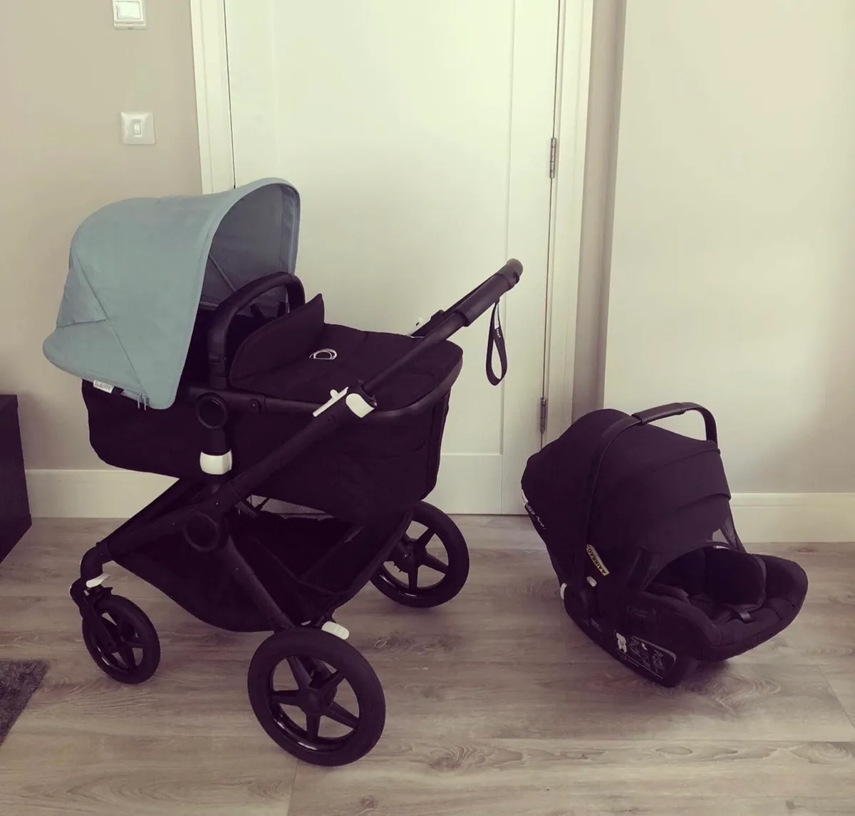 Bugaboo Fox 2 travel system - Image 1
