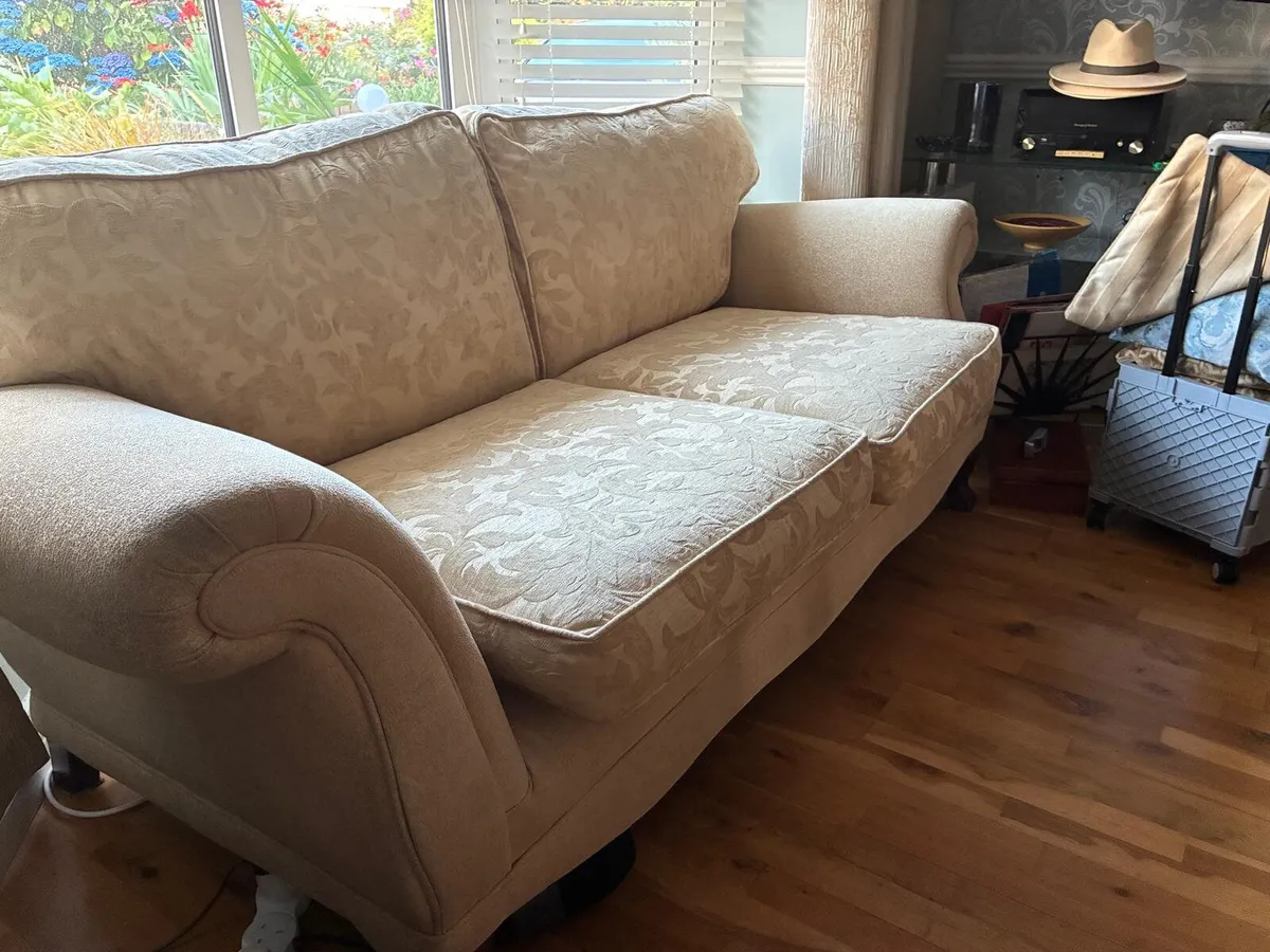 Quality 3-Piece Sofa Suite – 2-Seater & 2 Armchair - Image 4