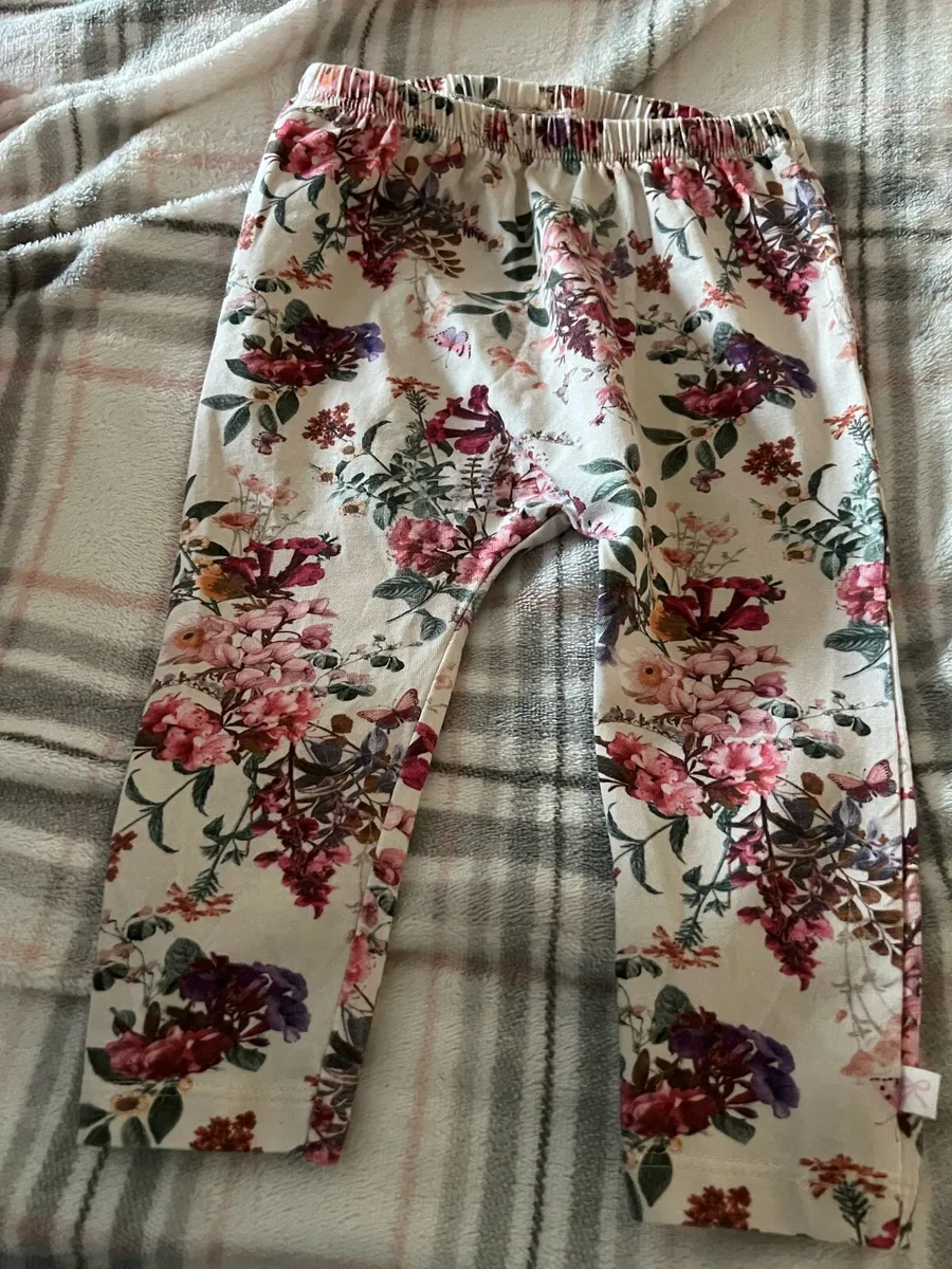 Girls new leggings 9/12 mths €3 - Image 3