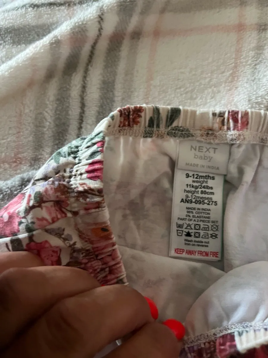 Girls new leggings 9/12 mths €3 - Image 4