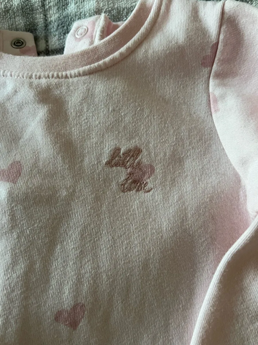 Girls new suit 9/12 mths €3 - Image 2