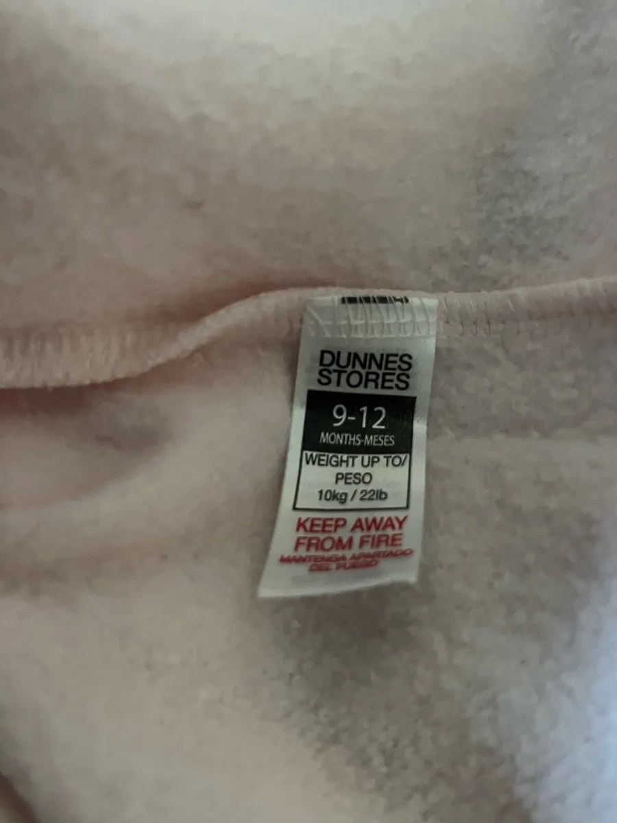 Girls new suit 9/12 mths €3 - Image 3