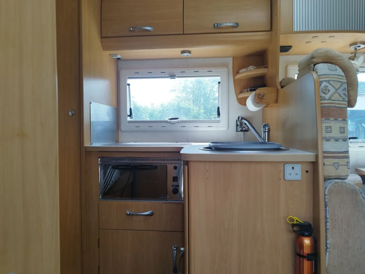 2005 chausson 6 berth - Image 2