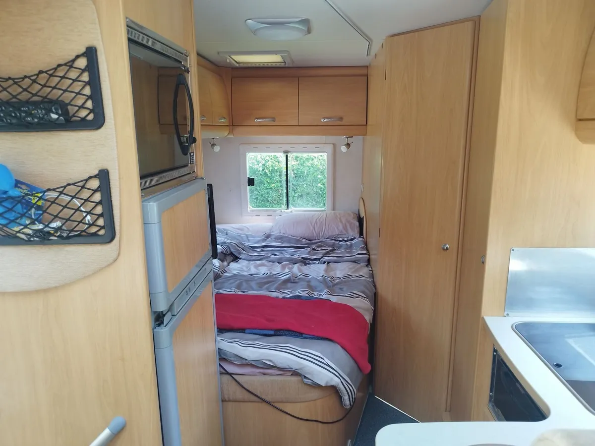 2005 chausson 6 berth - Image 4