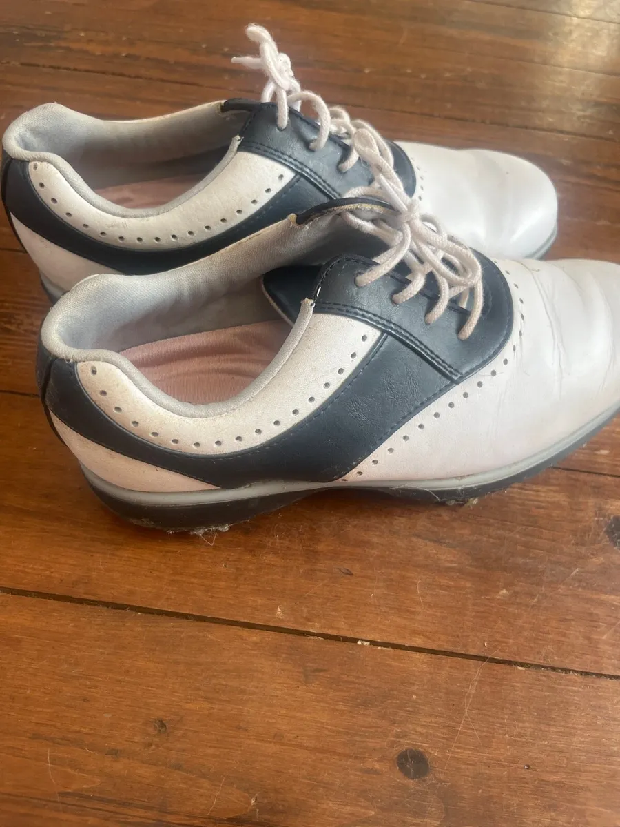Ladies golf shoes