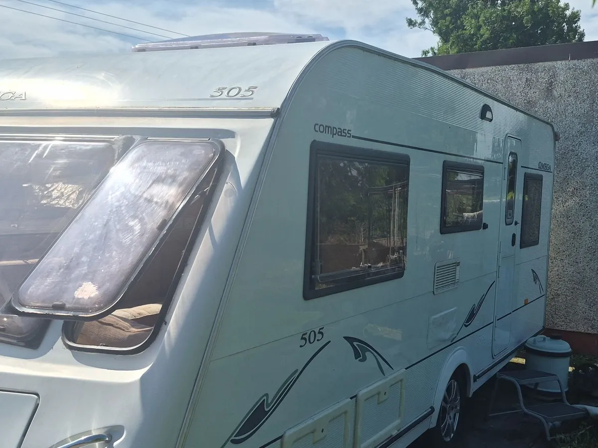 Caravan  4-6 Berth - Image 3