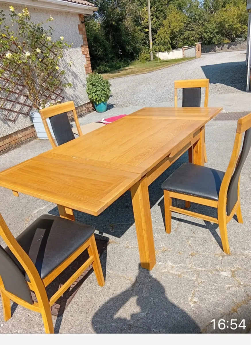 Kitchen table &4 chairs - Image 1