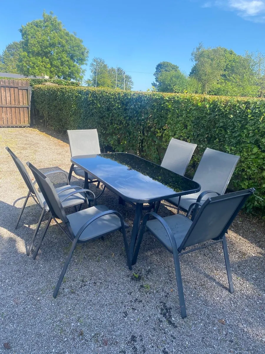 Patio table (glass top) and 6 matching chairs - Image 2
