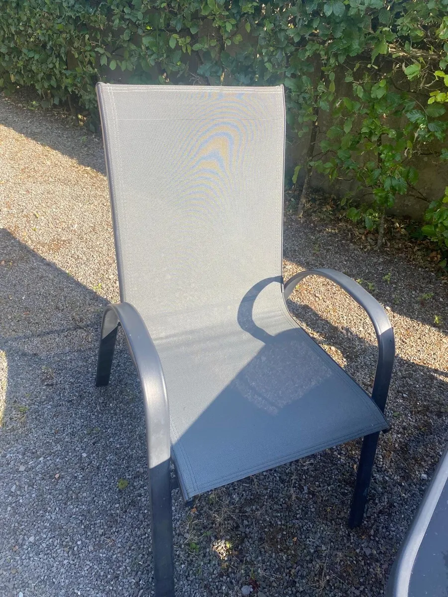Patio table (glass top) and 6 matching chairs - Image 1