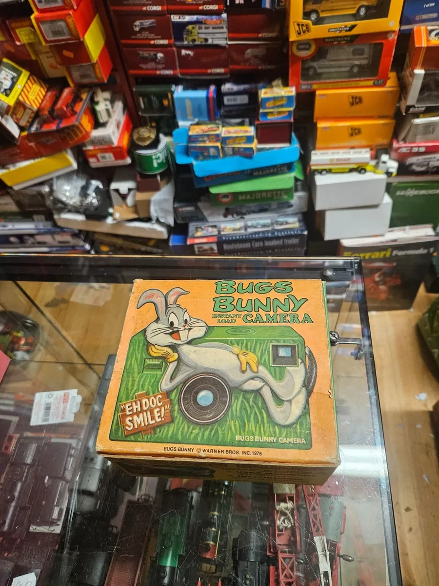 Vintage Bugs Bunny Camera - Image 1