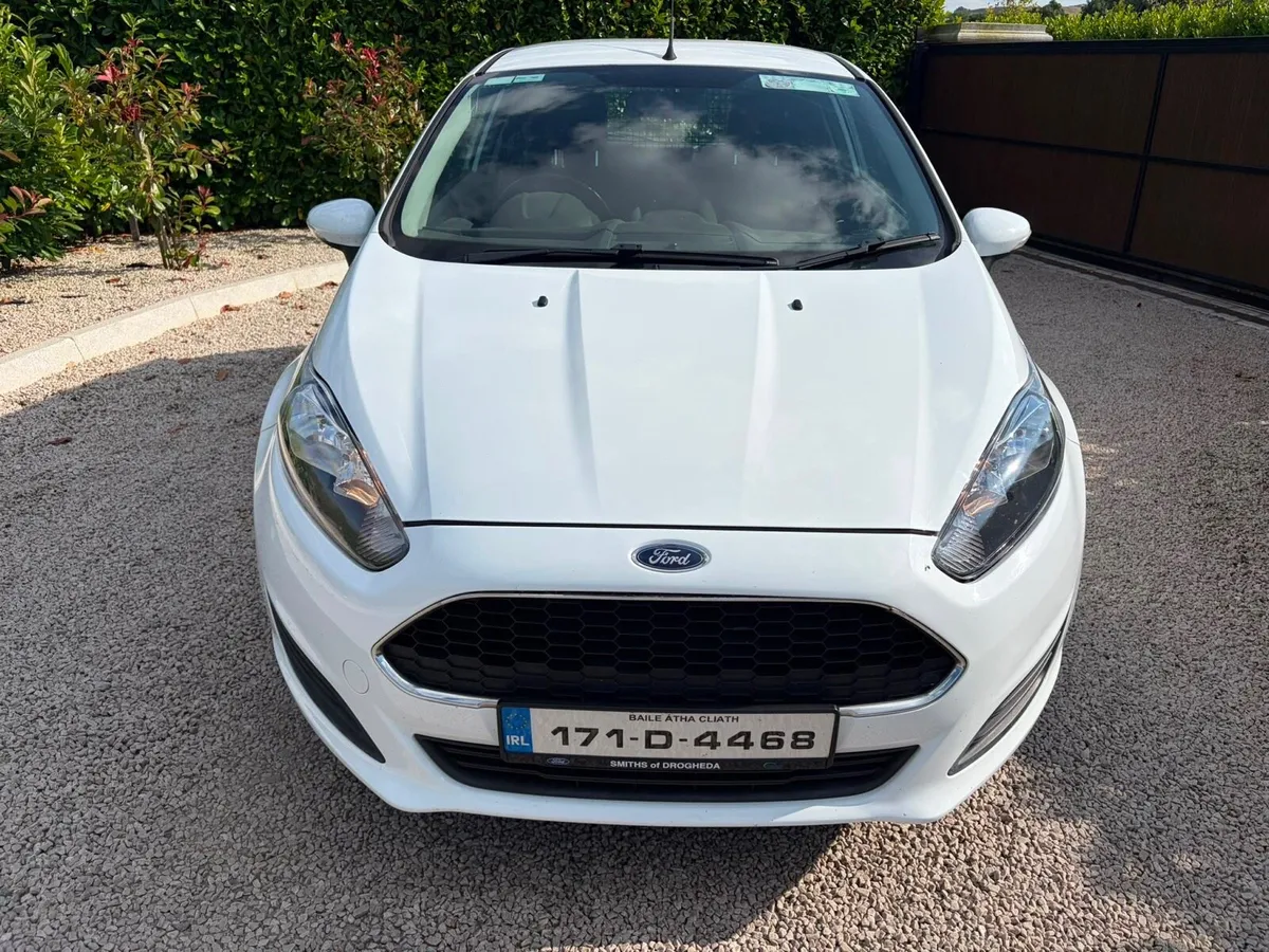 Ford Fiesta Van 1.5 TDCI /LOW MILEAGE / VERY CLEAN - Image 2