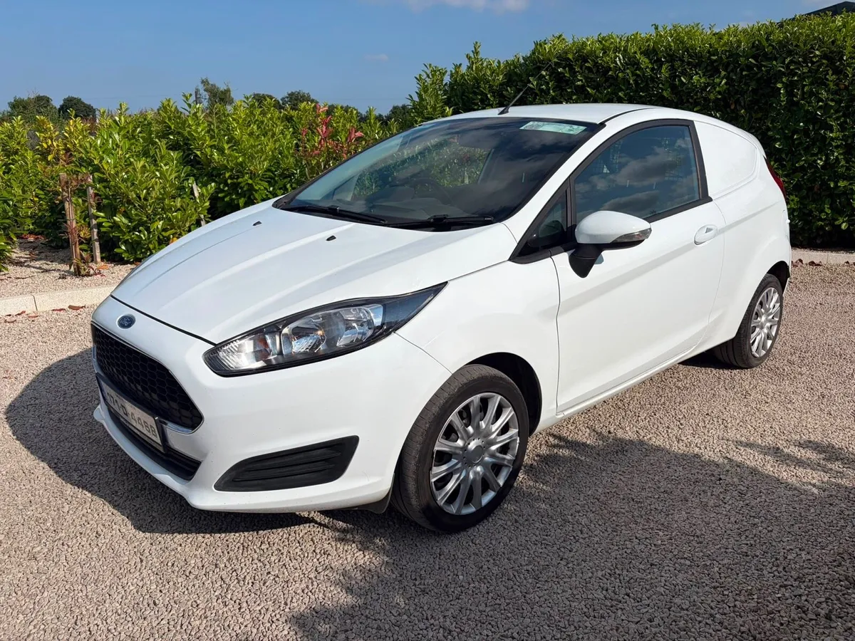 Ford Fiesta Van 1.5 TDCI /LOW MILEAGE / VERY CLEAN - Image 3