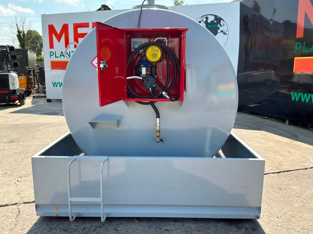 New bowser 9000 litre diesel storage / delivery ta - Image 4