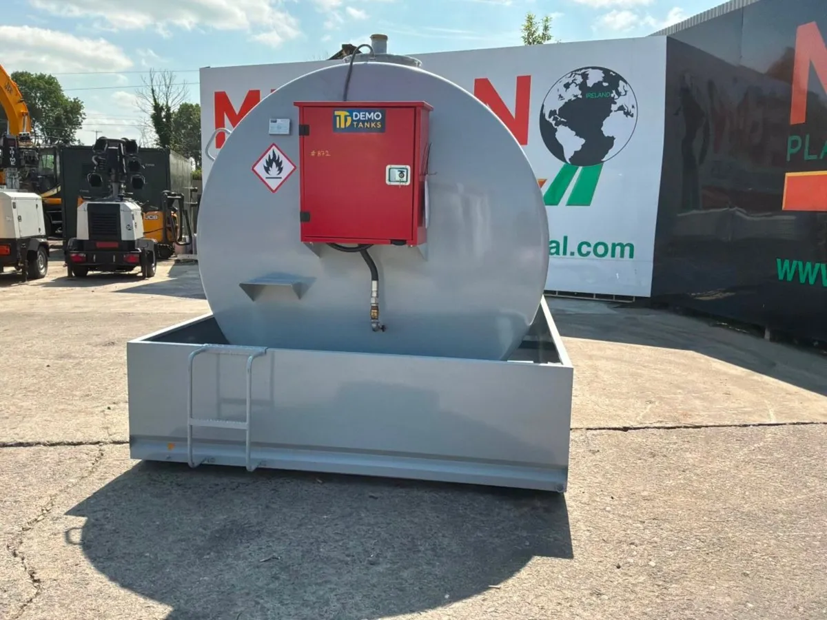New bowser 9000 litre diesel storage / delivery ta - Image 3