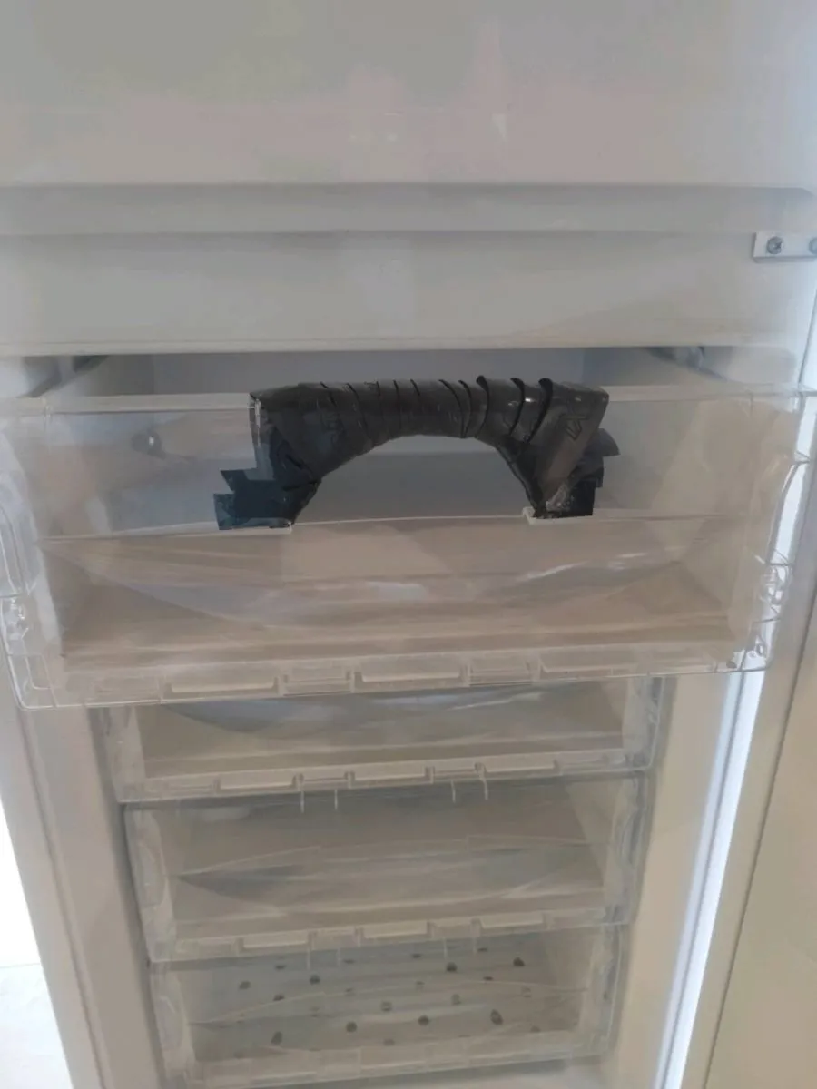 Hotpoint Fridge Freezer - Image 4