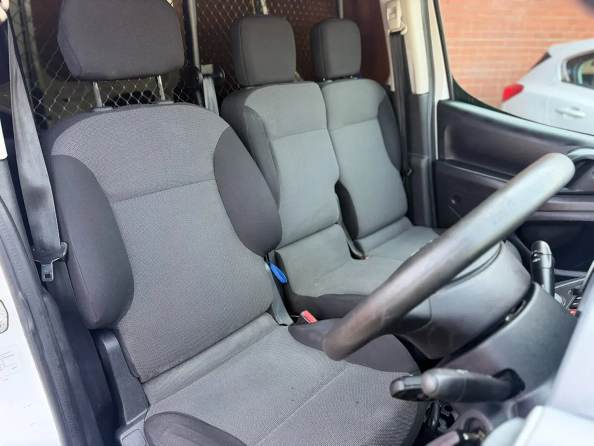 Peugeot Partner 1.6 PROFESSIONAL - 3 SEATER - Image 4
