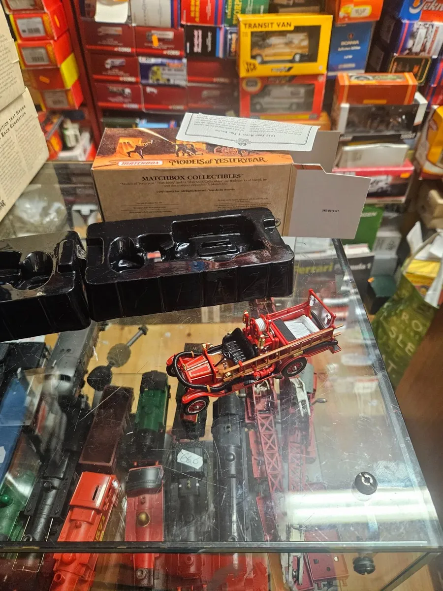 Matchbox Yesteryear Fire Engine - Image 4