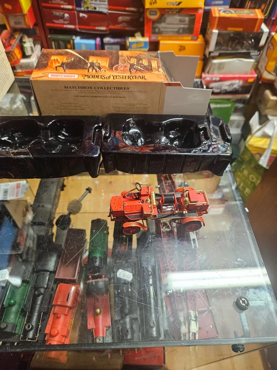 Matchbox Yesteryear Fire Engine - Image 4