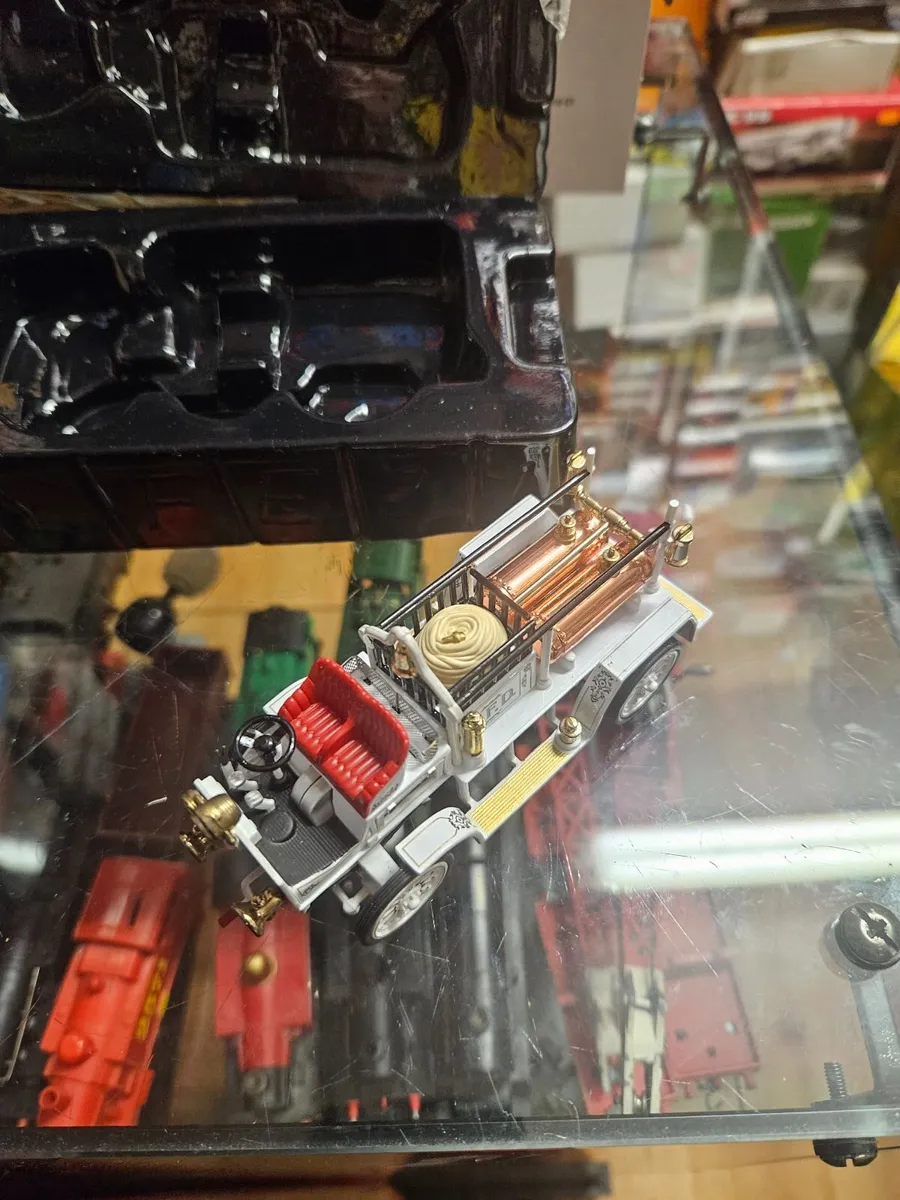 Matchbox Yesteryear Fire Engine - Image 3