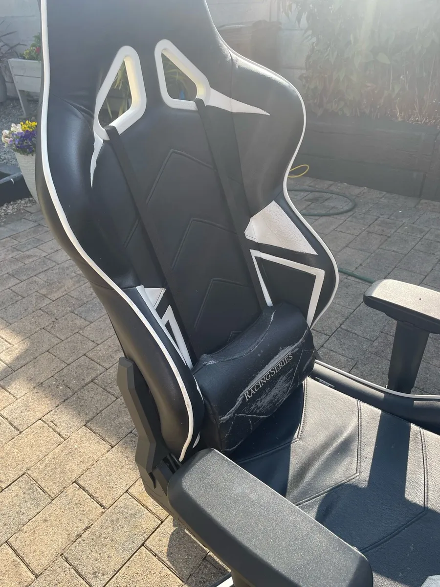 Gaming chair - Image 1
