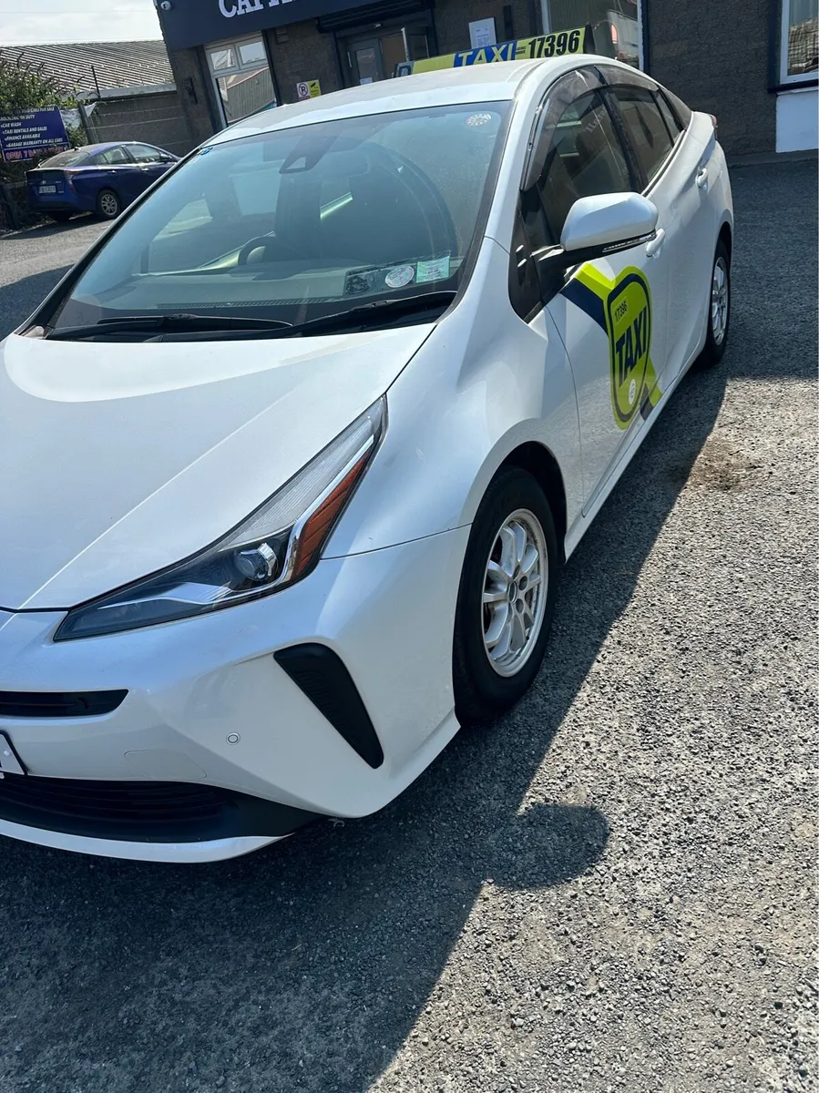 Taxi for rent Prius - Image 3
