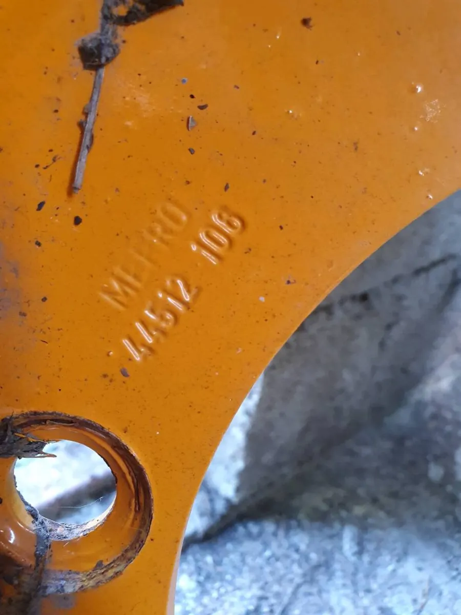 Telehandler Wheels with 10.5/80-18 tyres - Image 3