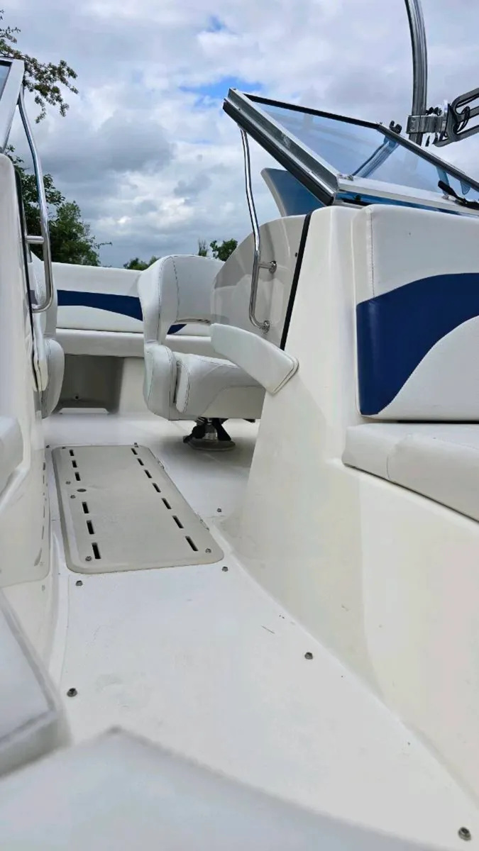 Larson 180 Sport Bowrider - Image 3