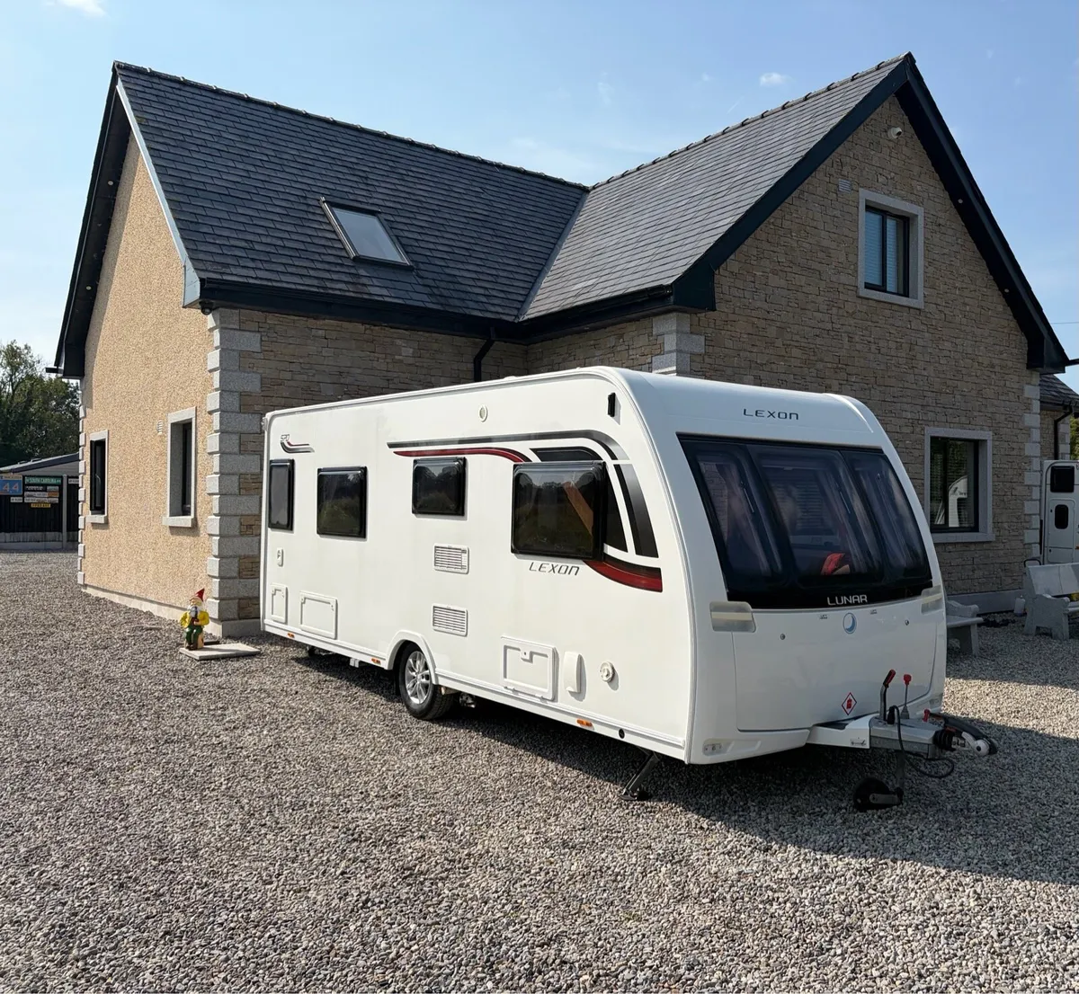 Lunar lexon 570-high-spec 4-berth - Image 2