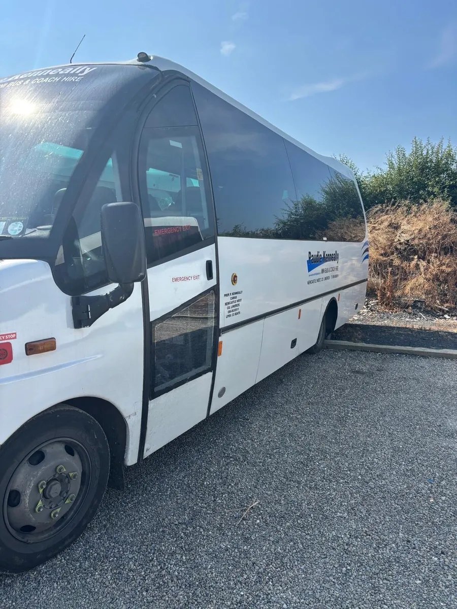 Buses & coaches - Image 2