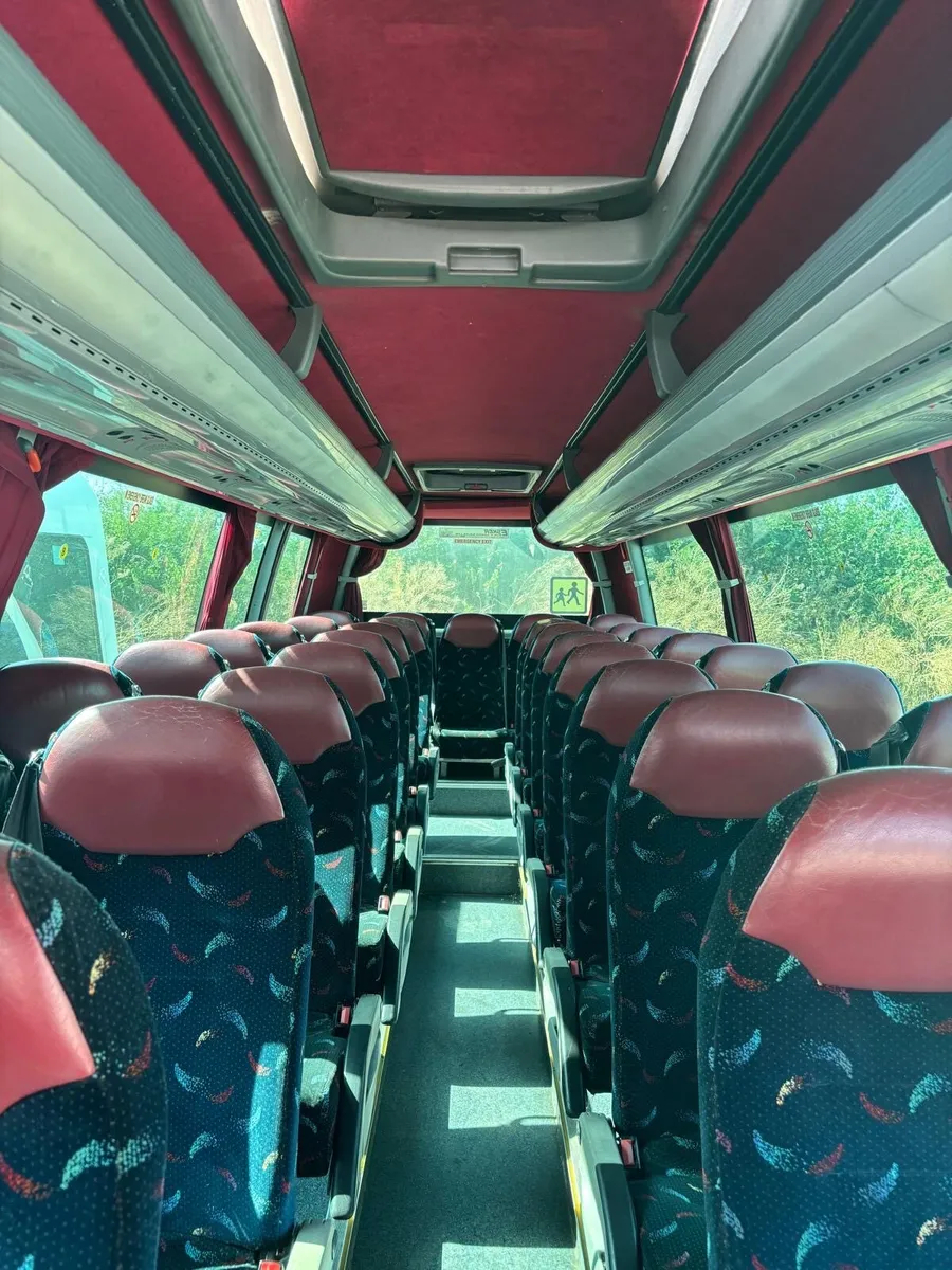 Buses & coaches - Image 3
