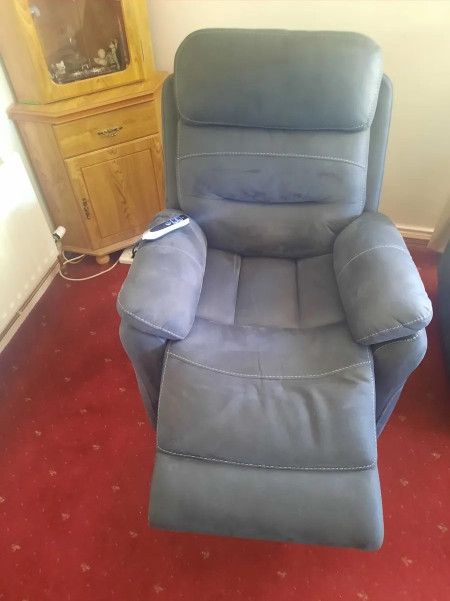 Electric Lift and Tilt chair - Image 4