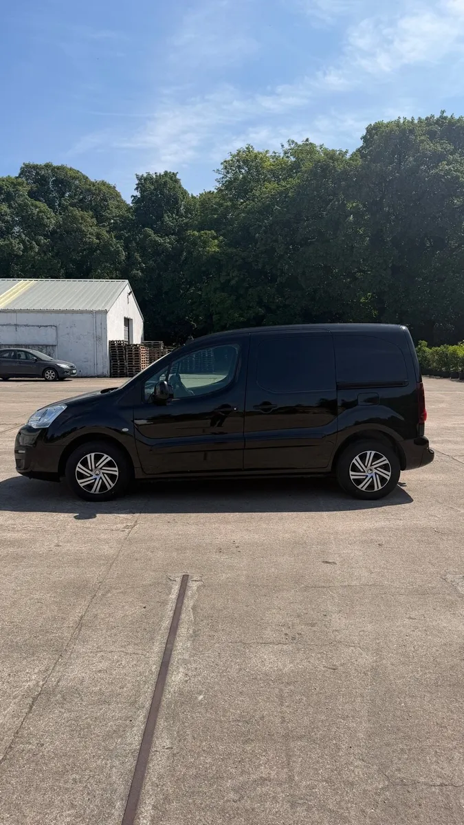 Black Citroen Berlingo 2018 (182) Looks pack model - Image 2