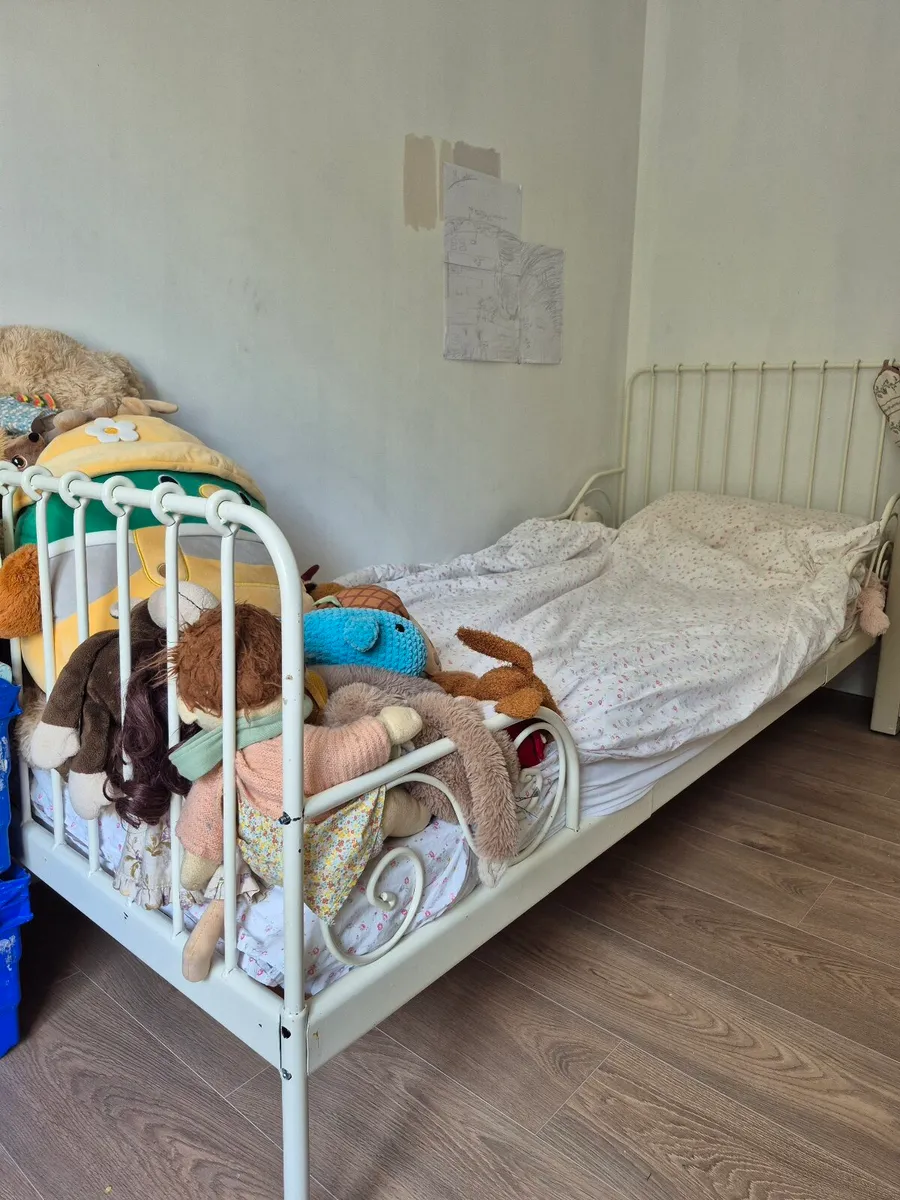 Ikea extendable kids bed - Image 1