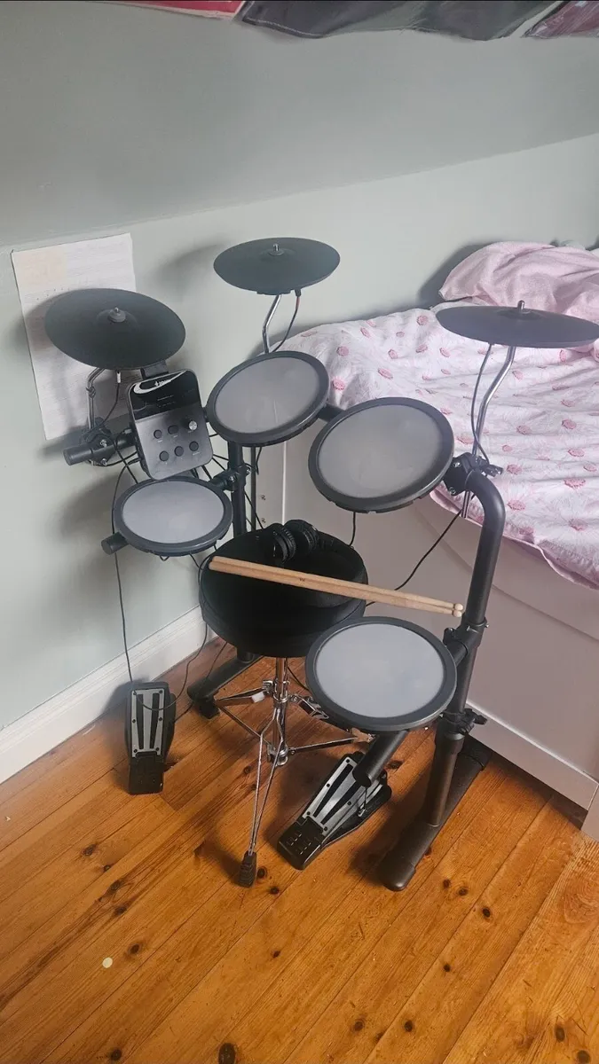 Drum kit - Image 1